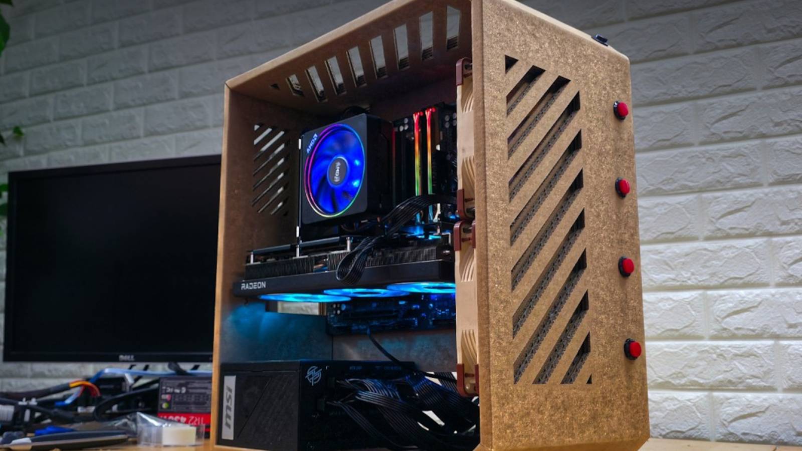 Cardboard PC Case Shows Ingenuity